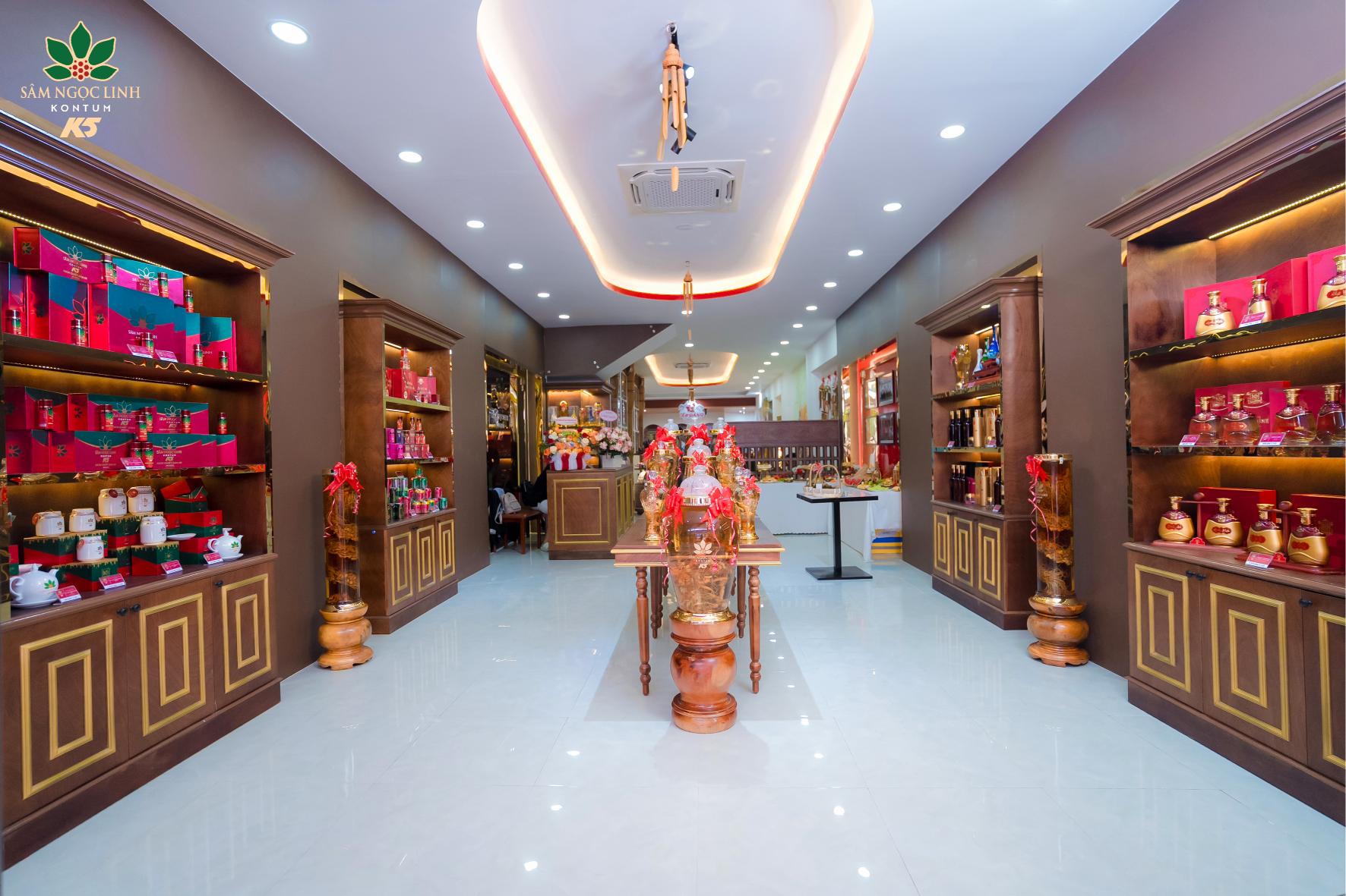 Không gian bên trong showroom Quảng Ngãi.