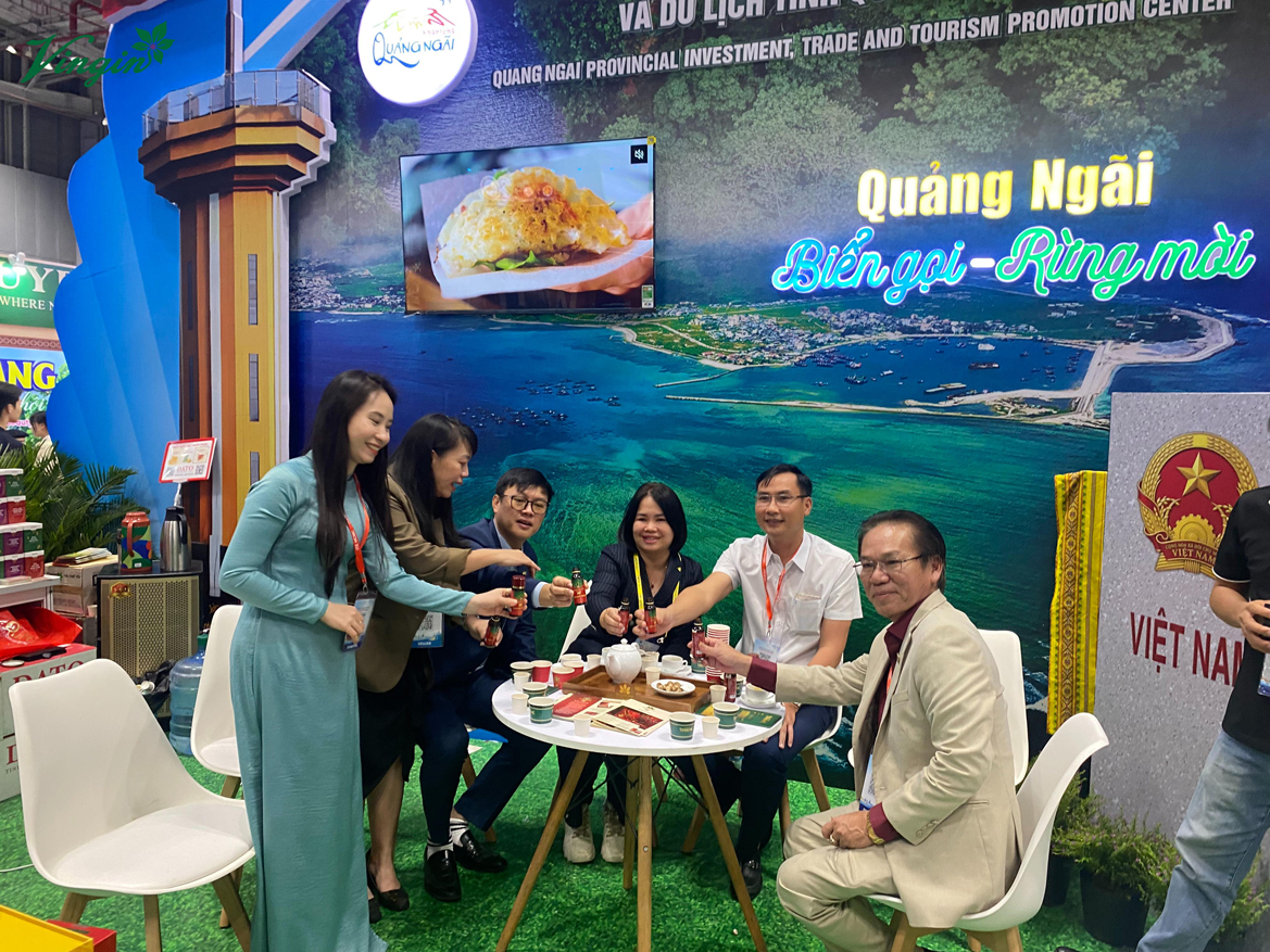 Khách hàng trải nghiệm Dịch chiết Sâm Ngọc Linh tại SECC.